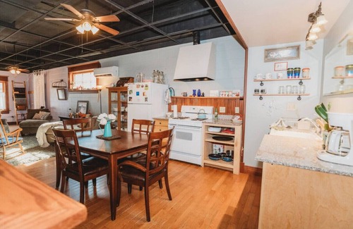 Treloar Apartment | Back Door Guest Suite, Zia My Retreat