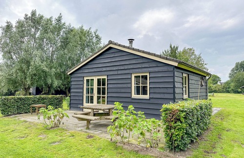 Lage Zwaluwe House | Back to basic nature cottage near the Biesbosch