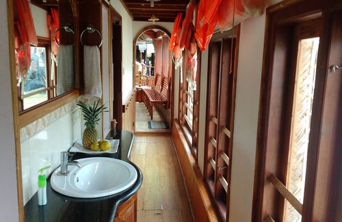 Kumarakom Boat Rental | Backwater Routes Houseboats