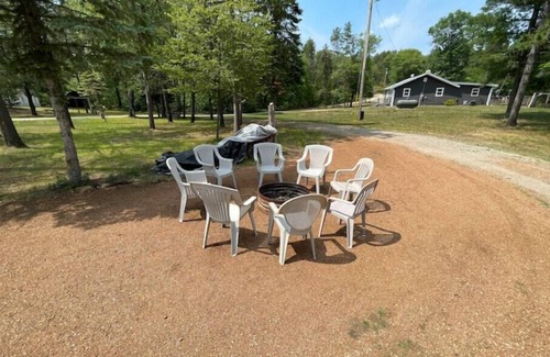 Crivitz Cabin | Backwoods Hideaway.nIts Fo-Rest, Relaxation, & Smore