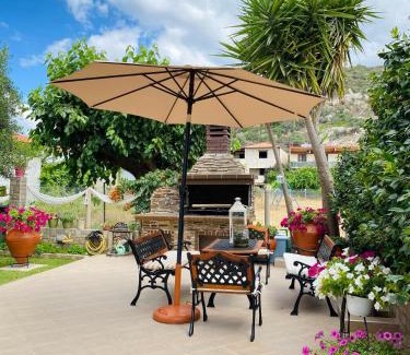 Toroni House | Backyard houses