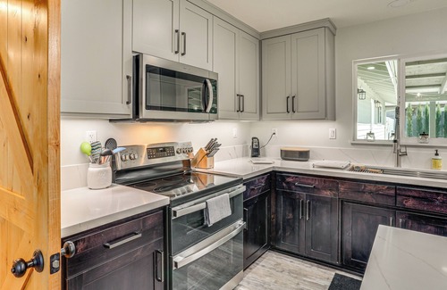 Weaverville House | Backyard Oasis w/Hot Tub & Views: Weaverville Gem