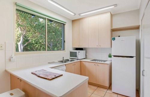 Rainbow Beach Apartment | Baden 28 - Rainbow Shores. Top Floor Unit. Air conditioned. Walk to Beach