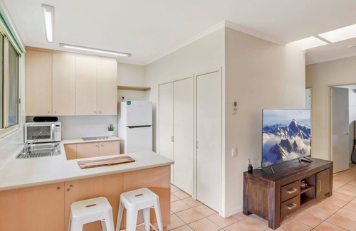 Rainbow Beach Apartment | Baden 28 - Rainbow Shores. Top Floor Unit. Air conditioned. Walk to Beach