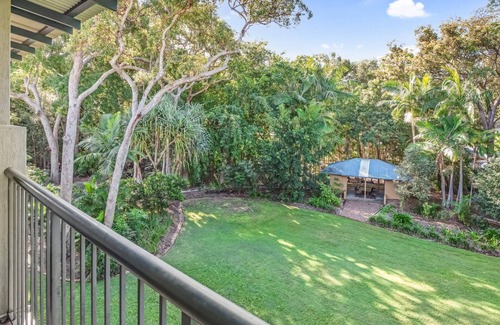 Rainbow Beach Apartment | Baden 28 - Rainbow Shores. Top Floor Unit. Air conditioned. Walk to Beach