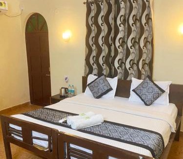 Saunta Vaddo Hotel | Baga Ocean Wave