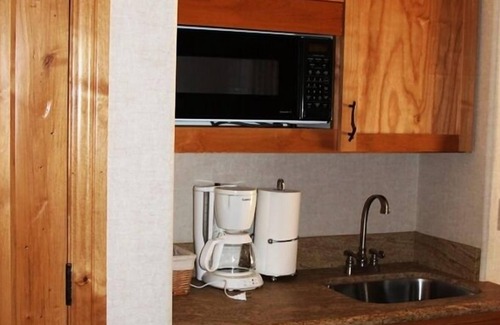 Bailey Creek Cottage | Bailey Creek Cottages (2 night min.)