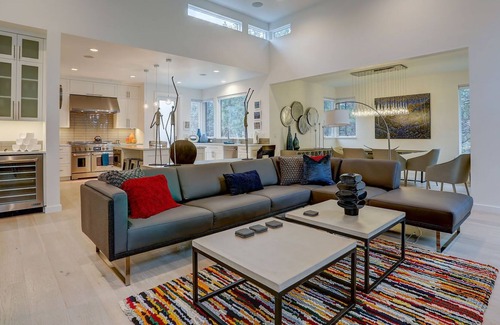 Century West House | Bainbridge - 30 day minimum. In Tetherow resort. Bright & Spacious. Private hot tub