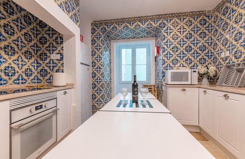 Encarnacao Apartment | Bairro Alto Palace Apartment for Large Groups