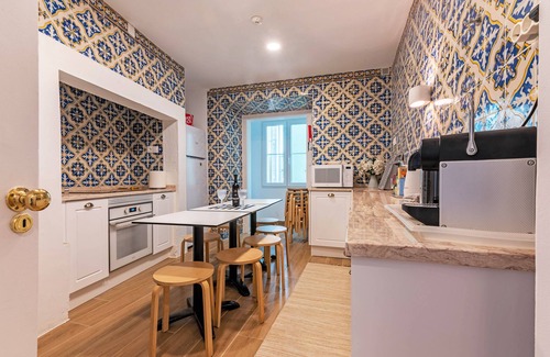 Encarnacao Apartment | Bairro Alto Palace Apartment for Large Groups