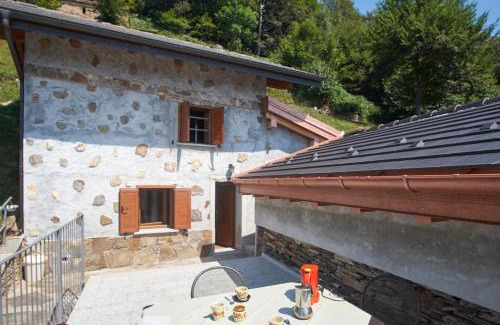 Intragna House | Baita Michele con Terrazzo e bellissima Vista Lago x 4 Persone