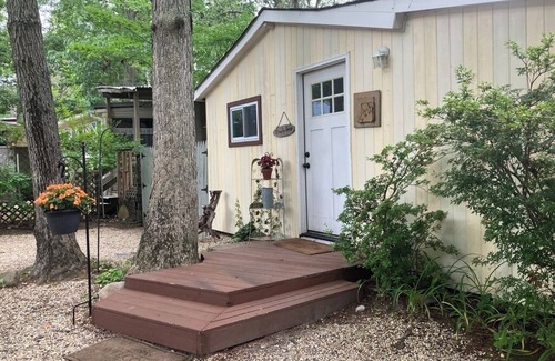 Baiting Hollow Cottage | Baiting Hollow Cozy Cottage w/Walk-to beach, Wineries, farmstands. horsefarms!