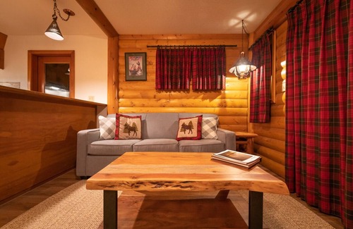 Lake Louise Cabin | Baker Creek | Superior One Bedroom Suite