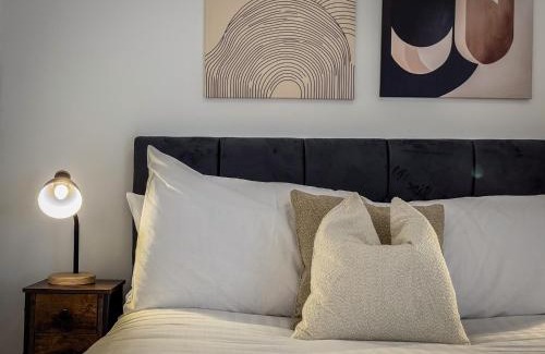 Stoke-on-Trent House | Bakewell Terrace by YourStays