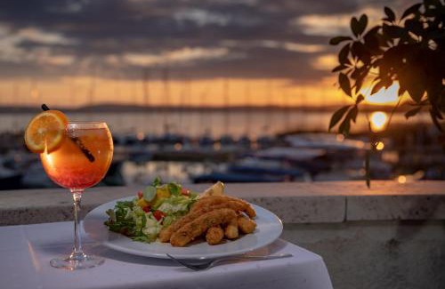 Balatonkenese Hotel | Balatonfői Yacht Club