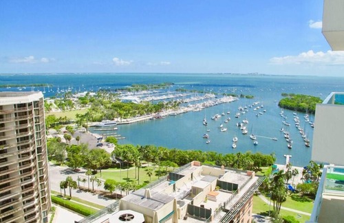 Coconut Grove Condo | Balcony Ocean View ! Pool - WiFi - Gym - Parking