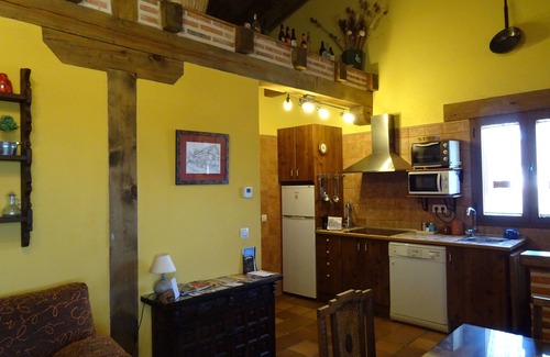 Losana de Piron Cottage | Balcony of Nut II: 600 m2 private garden, wifi, barbecue, fireplace, pets.