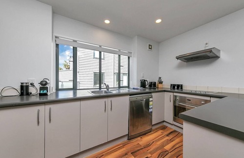 Parnell House | Balcony+Parking! Near Spark Arena | Zodiak Stays