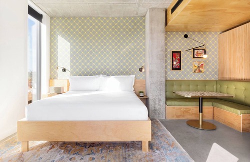 East Cesar Chavez Hotel | Balcony Room at Arrive Austin, City Views, Pets Are Welcome!