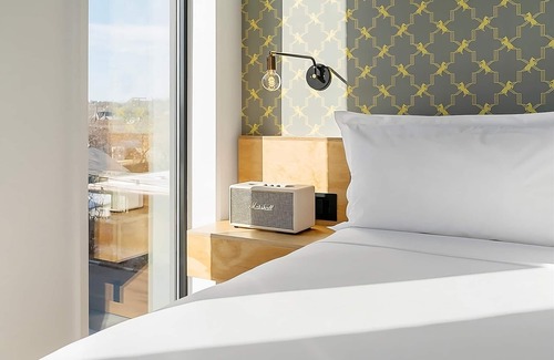 East Cesar Chavez Hotel | Balcony Room at Arrive Austin, City Views, Pets Are Welcome!