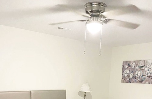 Warrenton Villa | Baldwin Cottage: king bed, office, bath, projector, Fast Wi-Fi