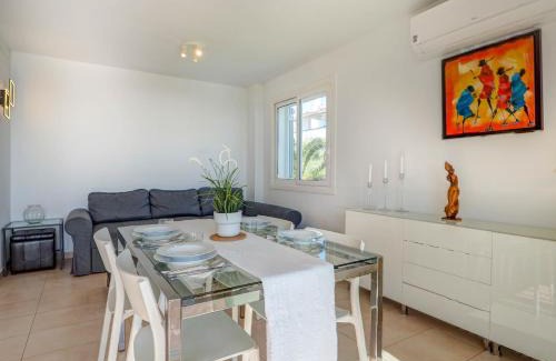 Sitges Apartment | Balmins White by Hello Homes Sitges