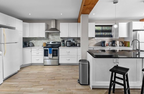 Victoria Road Cottage | Balsam Bliss: Waterfront|Dock|Games|Kayak|Firepit