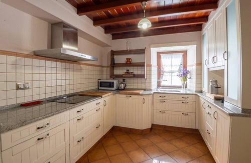 Cedeira House | Balteira da Terra, una Casa Envuelta en Piedra. Cedeira