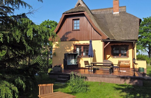 Wieck auf dem Darss House | Baltic Sea, large country house with thatched roof, 6 pers., quiet location, family-friendly