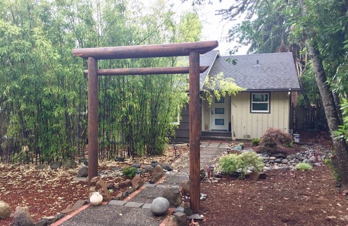 South Hills Apartment | Bamboo House Studio - Clean and Cozy Apartment ready just for you!