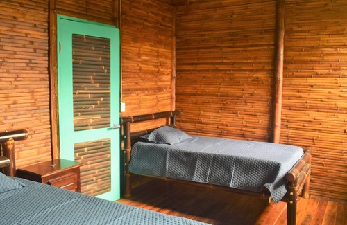 Turrialba Cabin | Bambu house, surrounded by nature, birds and waterfalls.