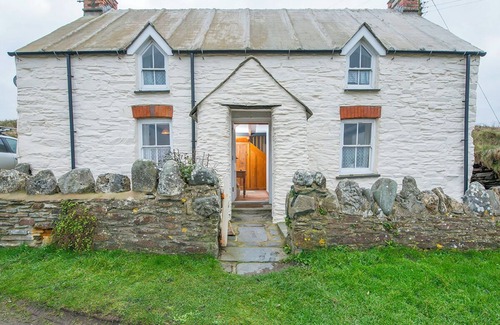 Abereiddy Cottage | Banc Farm, Holiday Cottage Abereiddy, Sleeps 4, 2 bedrooms, bathrooms