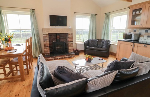South Charlton Cottage | BANK TOP COTTAGE, family friendly, luxury holiday cottage in Embleton