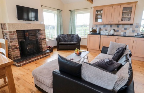 South Charlton Cottage | BANK TOP COTTAGE, family friendly, luxury holiday cottage in Embleton