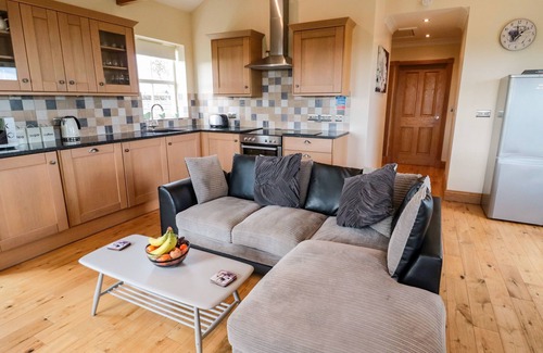 South Charlton Cottage | BANK TOP COTTAGE, family friendly, luxury holiday cottage in Embleton
