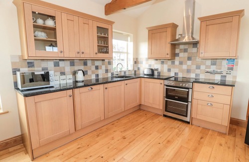 South Charlton Cottage | BANK TOP COTTAGE, family friendly, luxury holiday cottage in Embleton