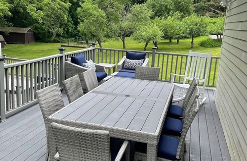 Lakeside House | Bantam Beauty - Surrounded By Nature!