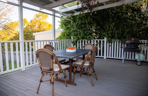 Berry Cottage | Bantam Cottage-Bronze Winner Stayz Holiday Home Awards