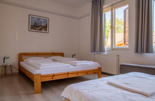Szeged Apartment | Barát Vendégház - Cosy Guesthouse - Teljes ház privát udvarral - 4 szoba, 2 fürdő