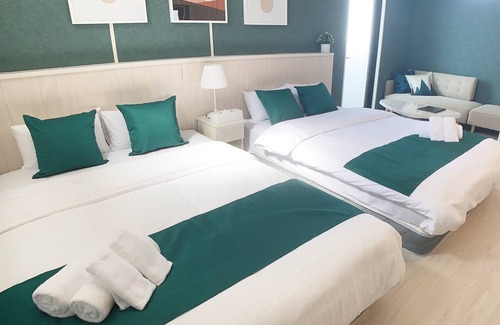 Hatsukaichi Hotel | Bar & Hotel Colors Miyajima