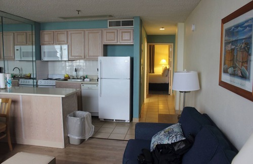 Northeast Virginia Beach Resort | Barclay Towers Resort Oceanfront Unit with Full Oceanfront Balcony