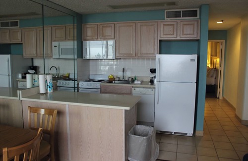 Northeast Virginia Beach Resort | Barclay Towers Resort Oceanfront Unit with Full Oceanfront Balcony