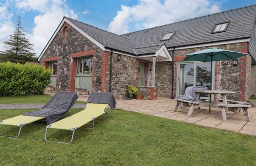 Golden Grove House | BARCUD COTTAGE, pet friendly, character holiday cottage in Llandeilo