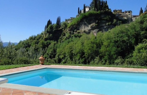 Barga Villa | Barga Ripa! Private pool. Unique views. Walk facilities. Spa bath. WIFI!