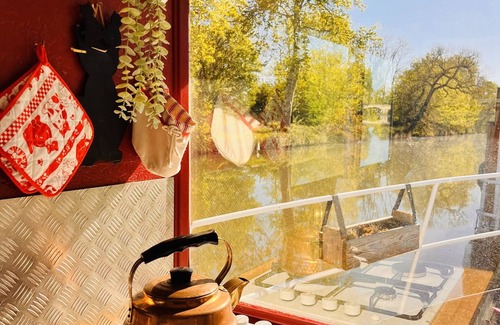 Mas-Saintes-Puelles Boat Rental | Barge docked on the Canal du Midi