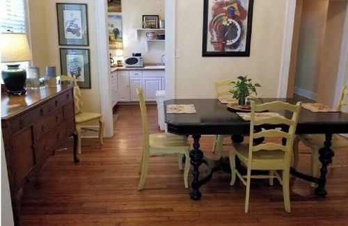 East of Broadway Cottage | Barkley Cottage - 2 Bedroom