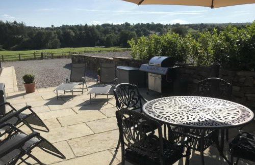 Winkhill House | Barn Conversion - Sleeps 4 - Pet friendly - Garden