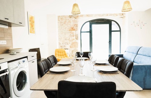 Assier House | Barn La Roca Masia - Les Tournesols, swimming pool, garden, 3 bedrooms 6/8 people