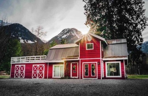 Squamish Apartment | Barn Loft