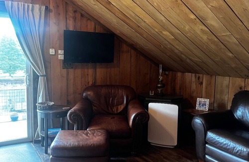 Mouth of Wilson Apartment | Barn Loft on Horse Farm near Grayson Highlands